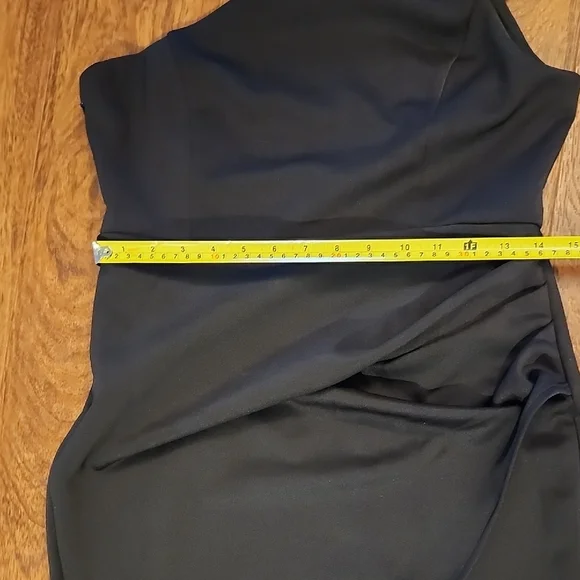 Showpo Black One Shoulder Gown Dress With Statement Bow & High Slit Size 8 - Picture 9 of 15